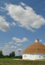 Lewis_Round_Barn_01